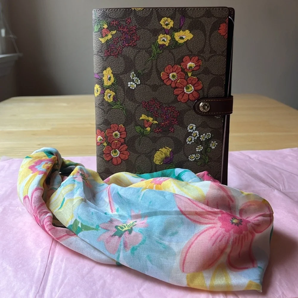 💐 COACH NOTEBOOK IN SIGNATURE CANVAS WITH FLORAL PRINT   💐 NWOT 💐